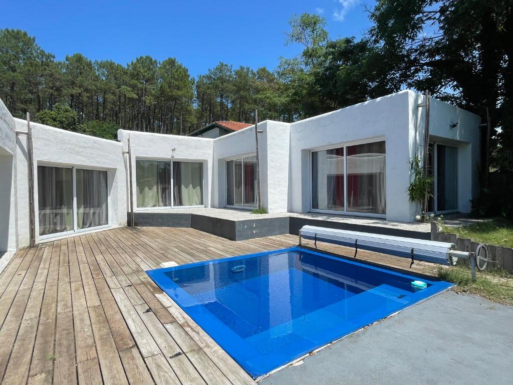 a house with a swimming pool in front of it at La Casba 15 mm plage Contis in Lévignacq