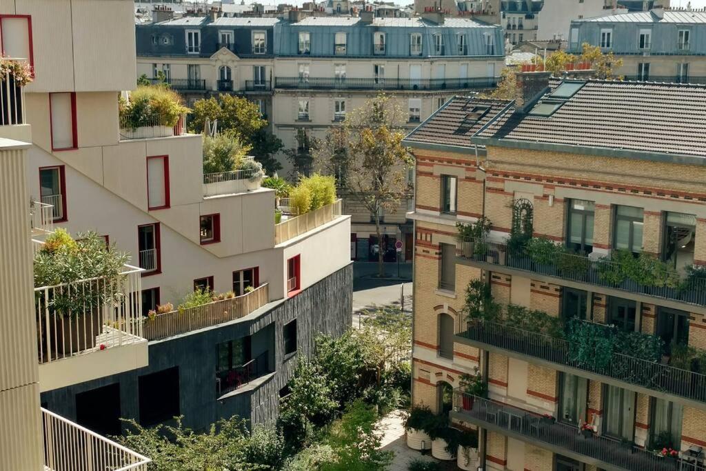 une vue aérienne des bâtiments d'une ville dans l'établissement Eiffel seightseing, à Paris