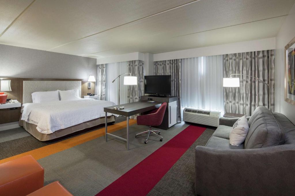 a hotel room with a bed and a desk at Hampton Inn & Suites Austin Cedar Park-Lakeline in Austin