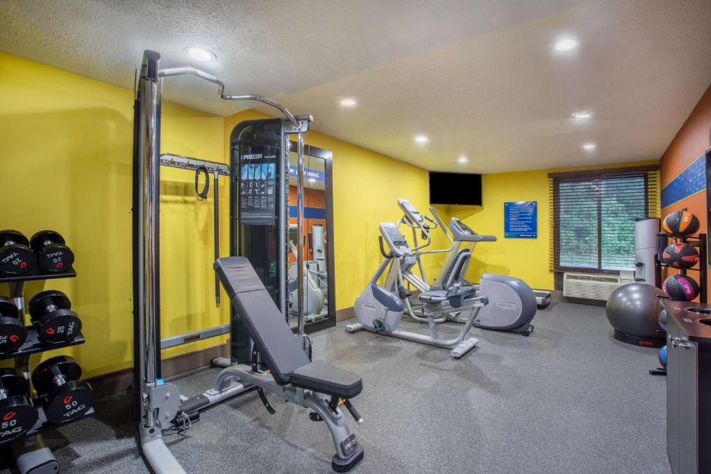 Fitness centrum a/nebo fitness zařízení v ubytování Hampton Inn Fishkill