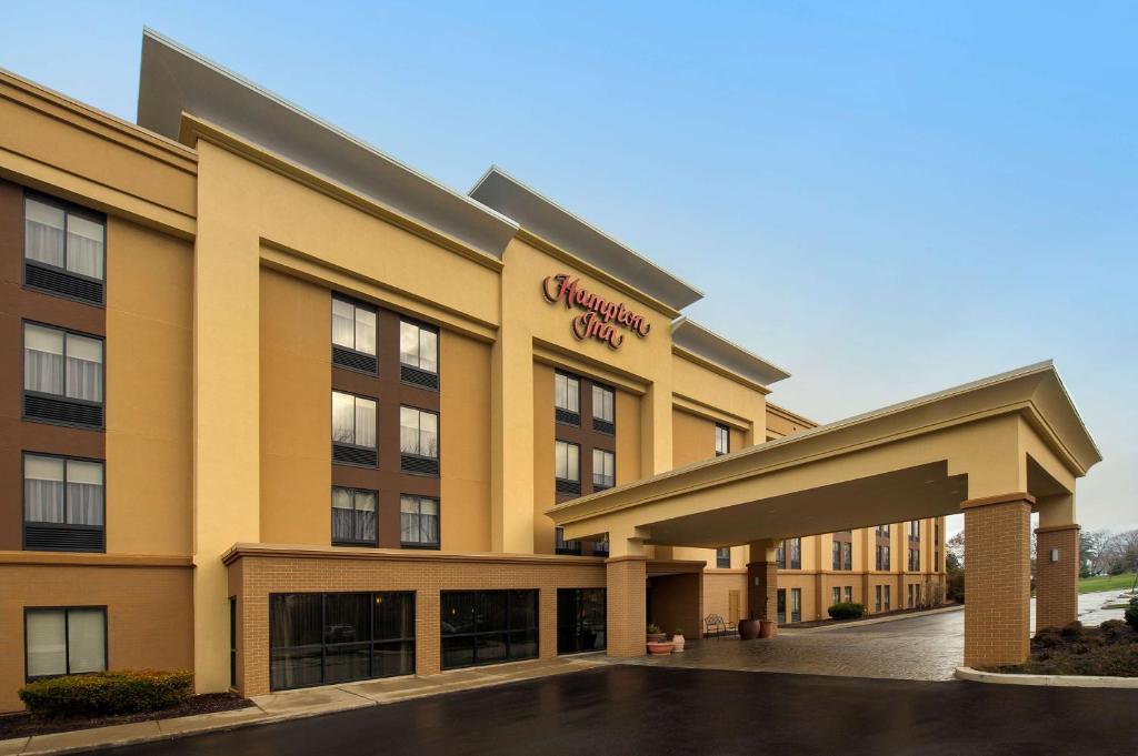 a rendering of the front of a hotel at Hampton Inn Rochester Greece in Rochester