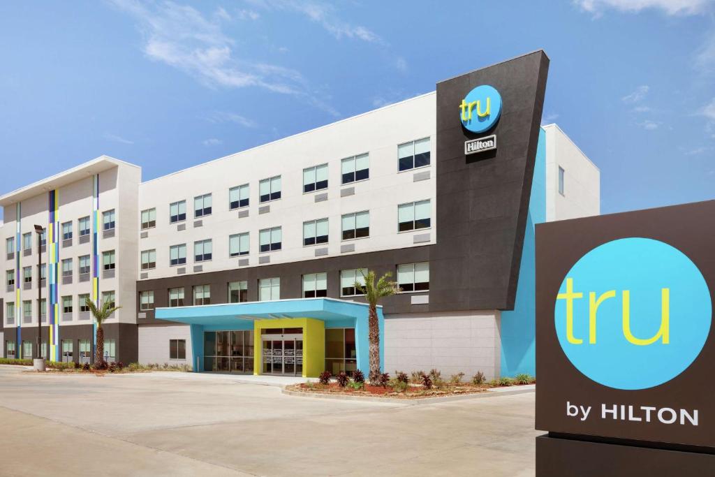 a rendering of a tru by hilton hotel at Tru By Hilton Lake Charles in Lake Charles