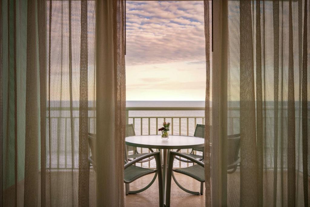 Hilton Suites Ocean City Oceanfront - Suite Queen Corner Con Dos Camas Queen - Frente Al Mar