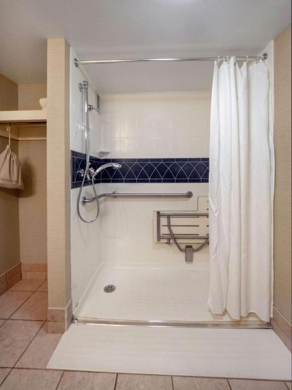 Bagno di DoubleTree by Hilton Buffalo-Amherst