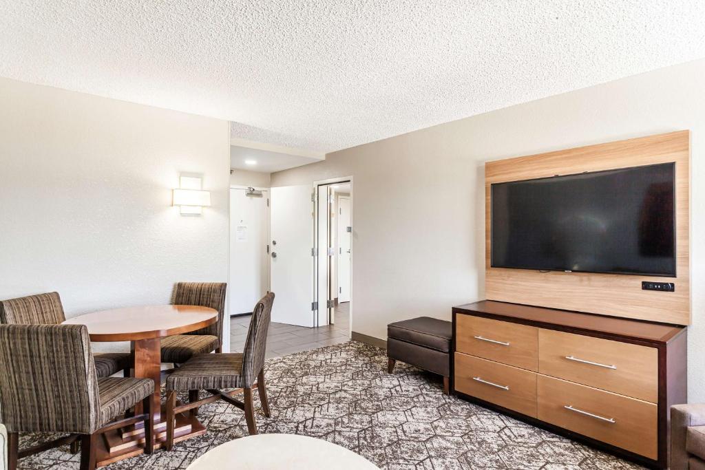 DoubleTree by Hilton Memphis - 国王套房