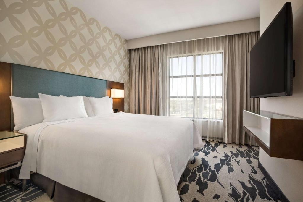 Embassy Suites by Hilton McAllen Convention Center - King Suite - Gehoortoegang