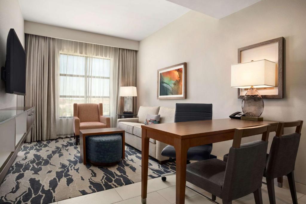 Embassy Suites by Hilton McAllen Convention Center - Suite Queen De Deux Pièces Avec Deux Lits Queen