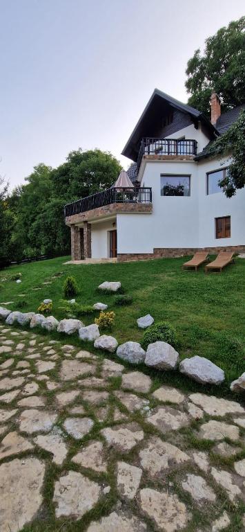 Budova, kde se vila nachází