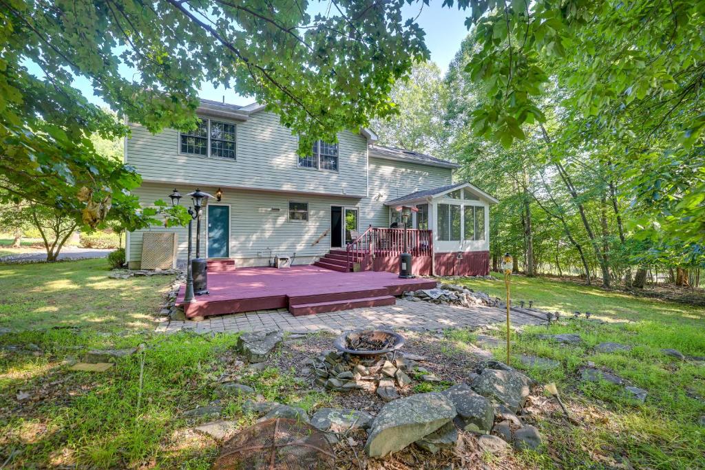 Holiday home Pocono Mountain Home with Private Lake Access, East