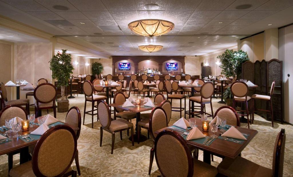 Restaurace v ubytování DoubleTree by Hilton Nanuet