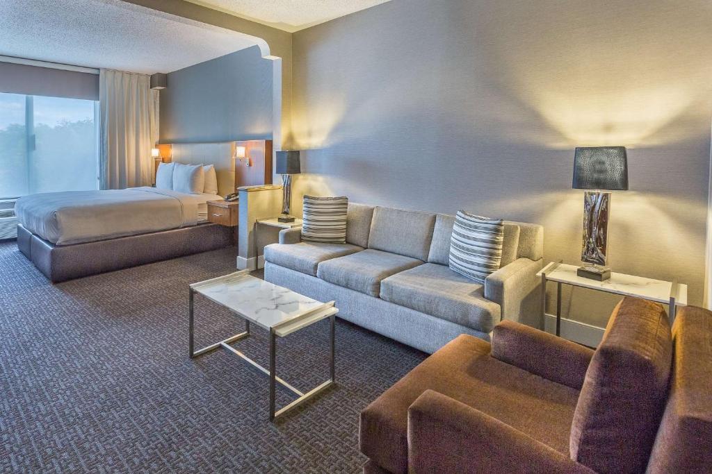 Posezení v ubytování DoubleTree by Hilton Nanuet