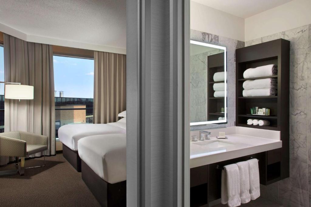 Hilton Suites Toronto-Markham Conference Centre & Spa - One-Bedroom Corner Suite With Two Double Beds
