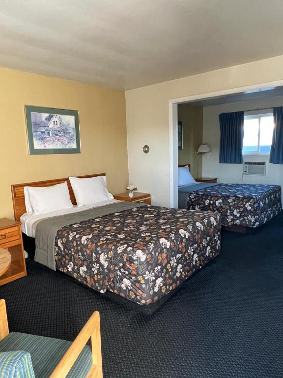 Marco Polo Motel - Classic Room With Two Queen Beds