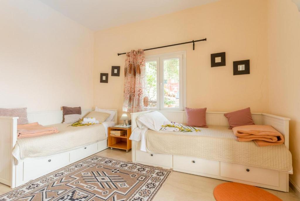 Postel nebo postele na pokoji v ubytování Bougainvillea