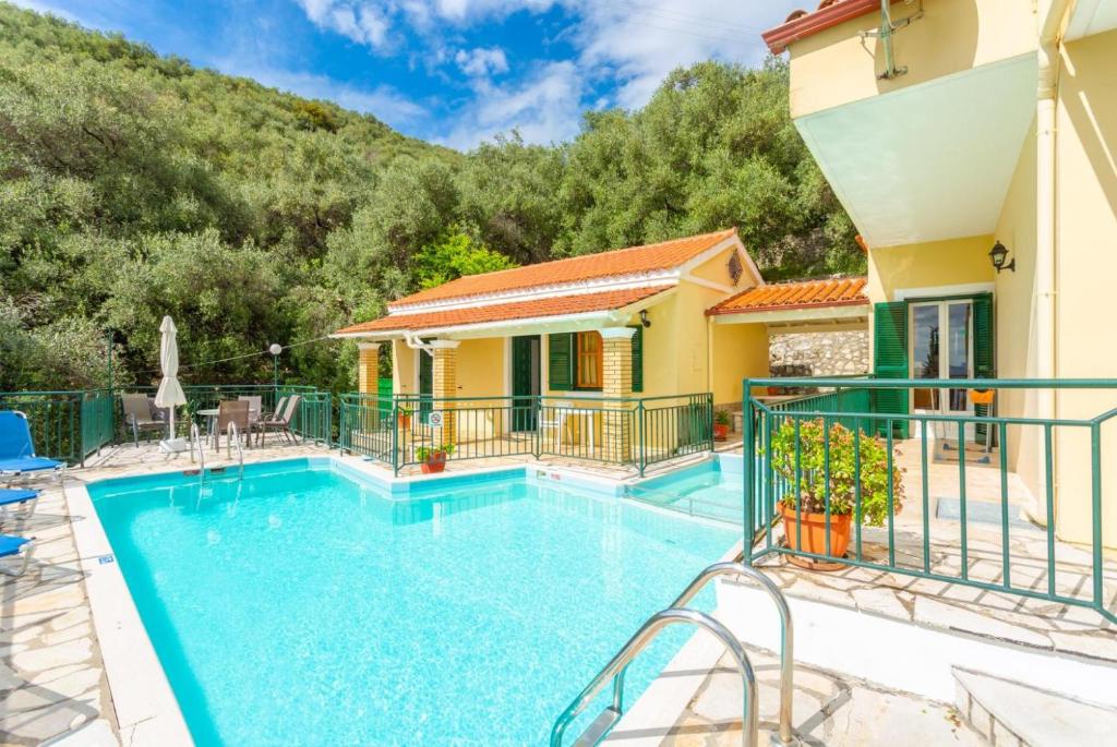 The swimming pool at or close to Villa Sofia
