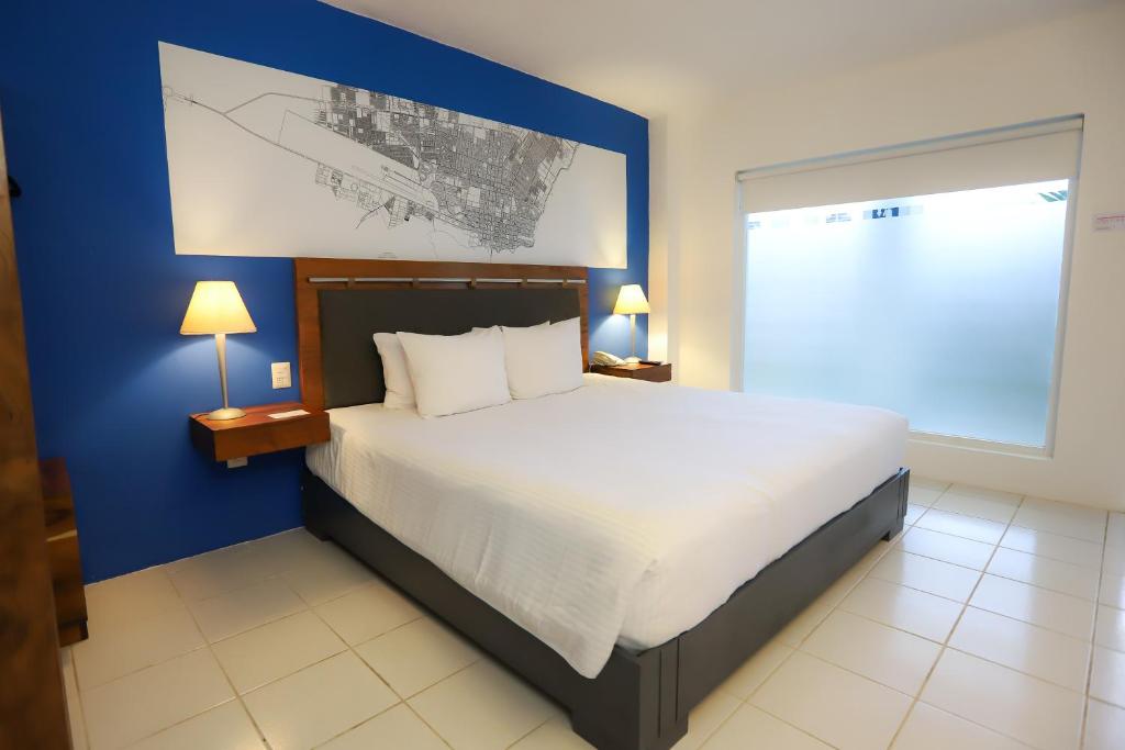 Postel nebo postele na pokoji v ubytování TRYP by Wyndham Chetumal