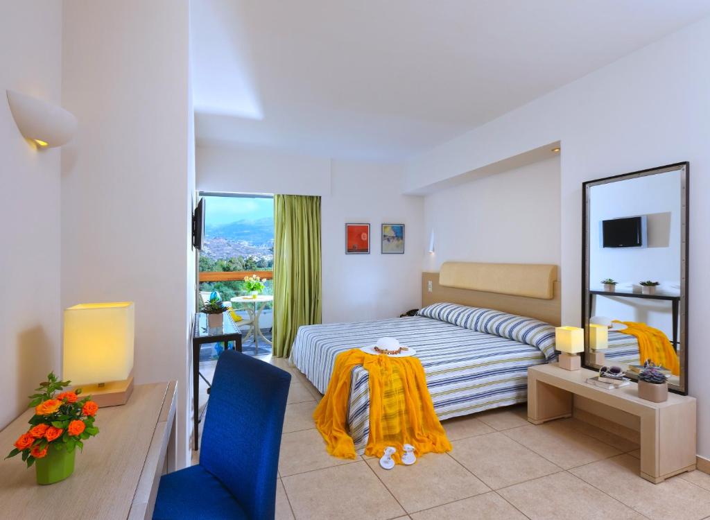 Postel nebo postele na pokoji v ubytování Sitia Beach City Resort & Spa