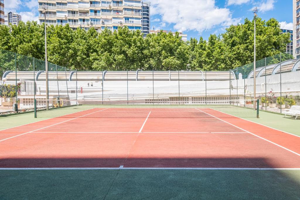 Tennis and/or squash facilities at Los Gemelos 21-B Apartment Levante Beach or nearby