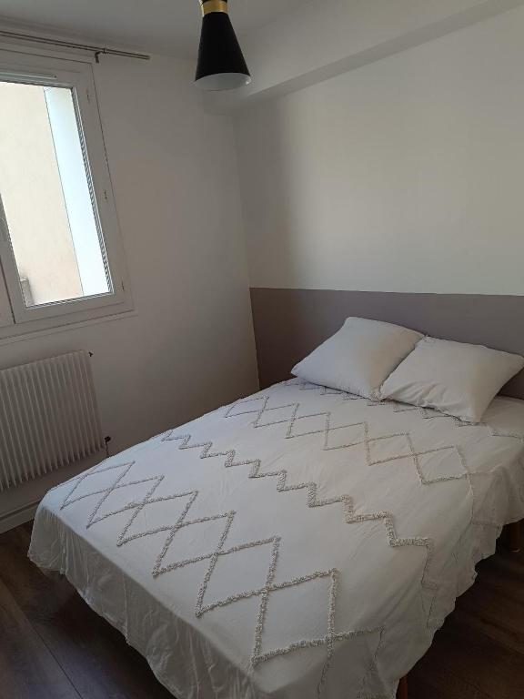 Fotografia z galérie ubytovania Appartement cosy, 4 pers, proximité gare v destinácii Saint-Étienne