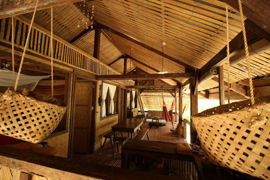 Χώρος καθιστικού στο Palawan Ecolodge