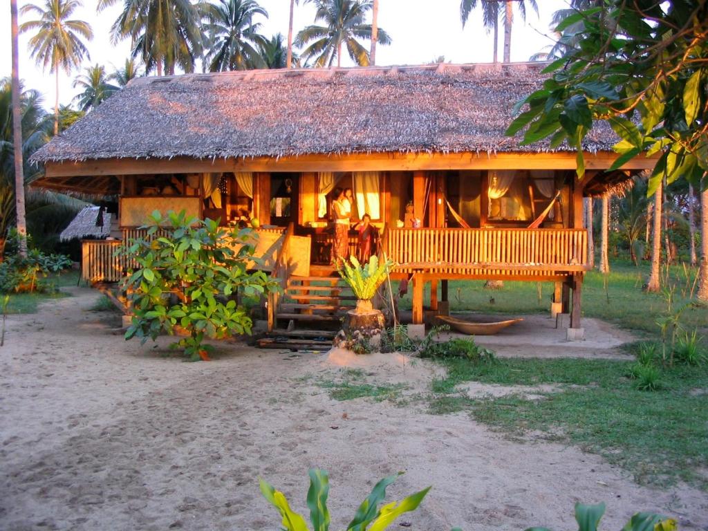 Κήπος έξω από το Palawan Ecolodge