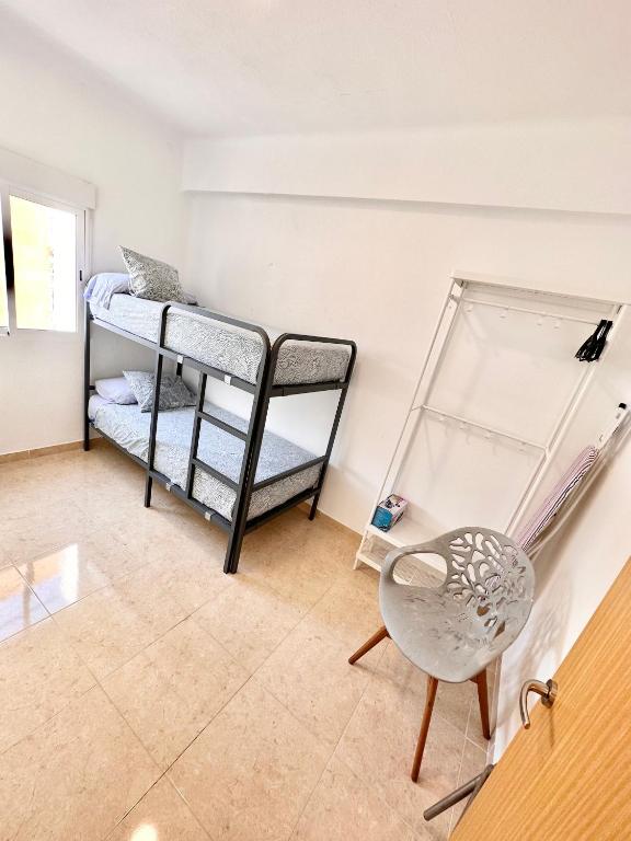 A bed or beds in a room at Centro Historico Malaga especial grupos parking gratis 5