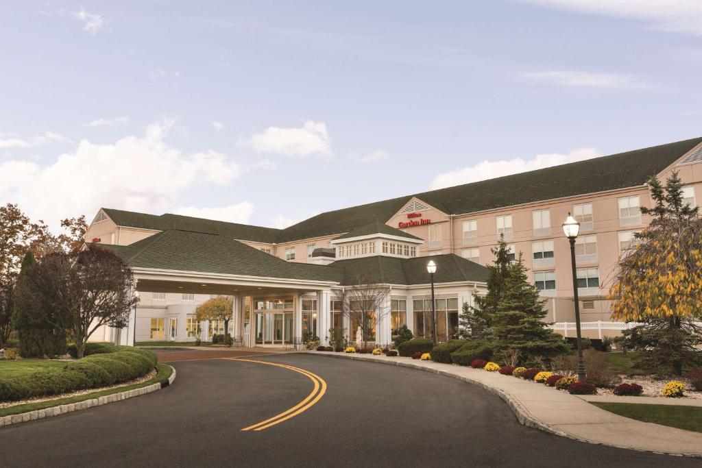a rendering of the front of a hotel with a driveway at Hilton Garden Inn Bridgewater in Bridgewater