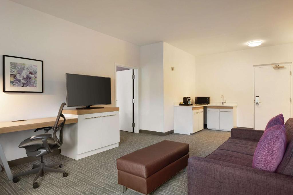 Hilton Garden Inn Bridgewater photo