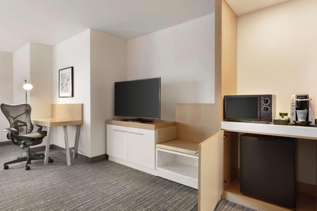 Hilton Garden Inn Bridgewater photo