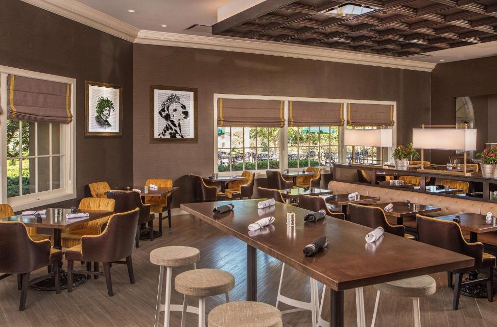 Um restaurante ou outro lugar para comer em Hilton Wilmington/Christiana