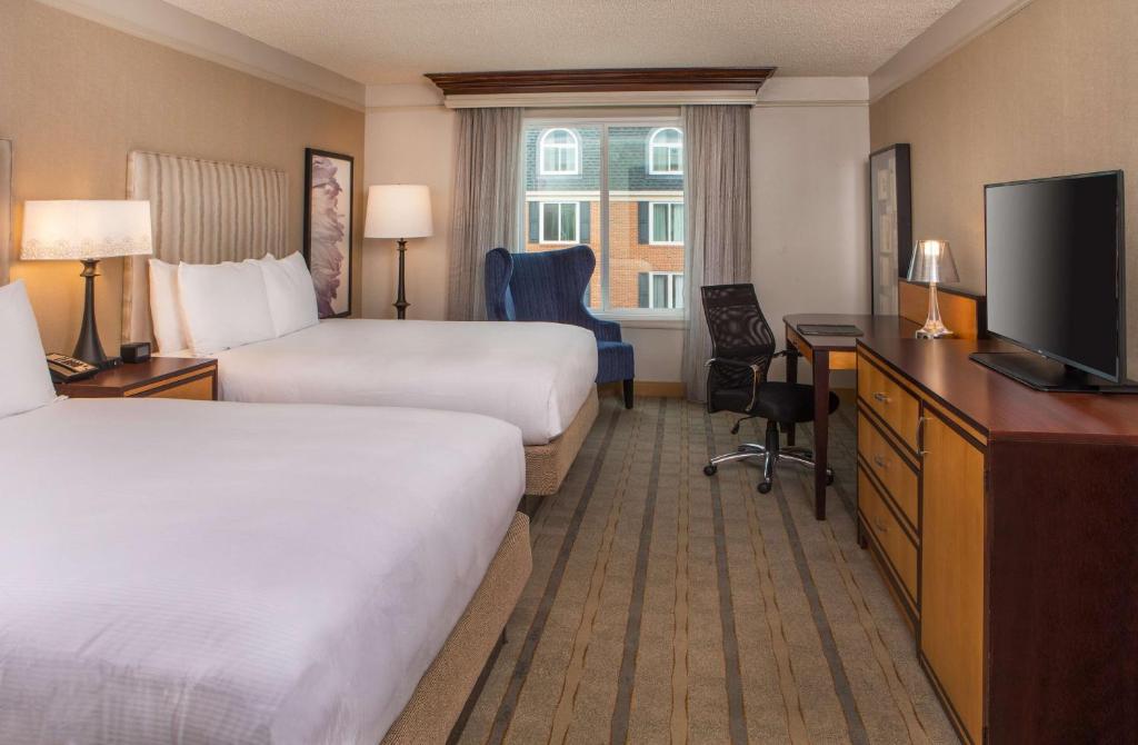 Cama ou camas em um quarto em Hilton Wilmington/Christiana