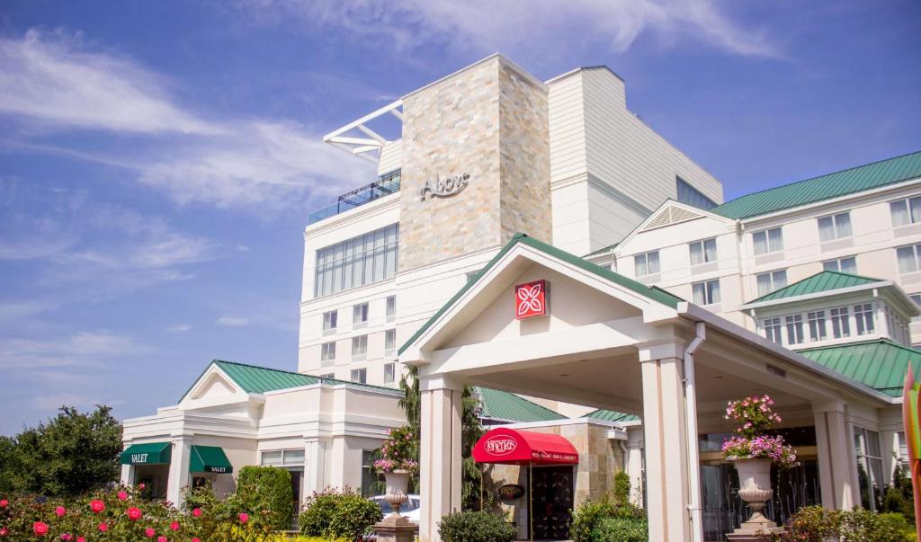 a hotel with a building in the background at Hilton Garden Inn New York/Staten Island in Staten Island