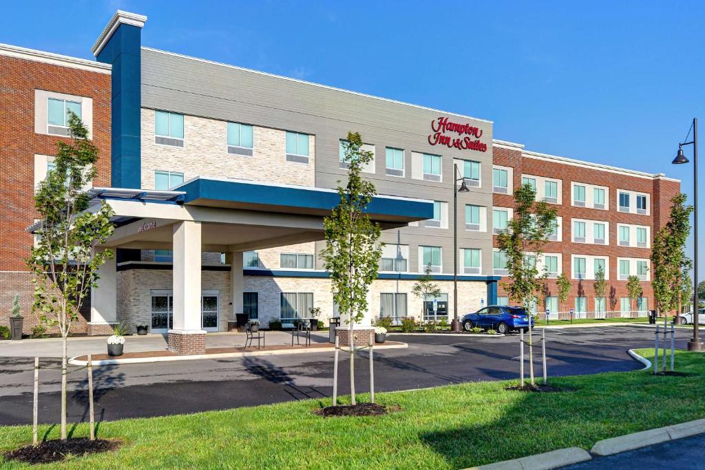 a rendering of the front of a hotel at Hampton Inn & Suites Canal Winchester Columbus in Canal Winchester