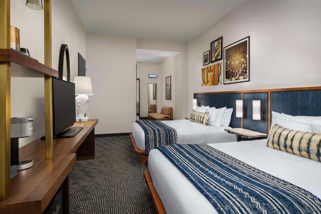 Troubadour Hotel New Orleans, Tapestry Collection By Hilton - Queen Room With Two Queen Beds - Big Easy Room