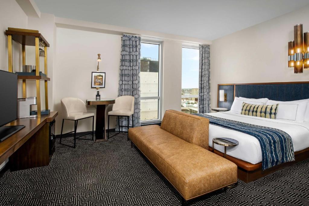 Troubadour Hotel New Orleans, Tapestry Collection By Hilton - King Room - Mobility Access