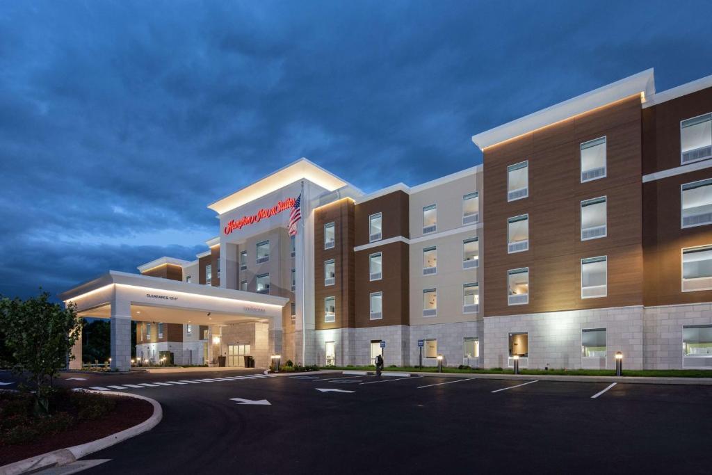 a rendering of the front of a hotel at Hampton Inn & Suites Rocky Hill - Hartford South in Rocky Hill