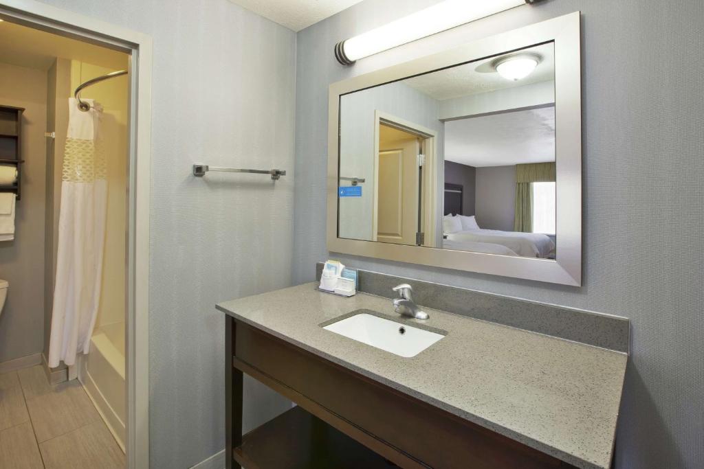 Hampton Inn & Suites - Elyria photo