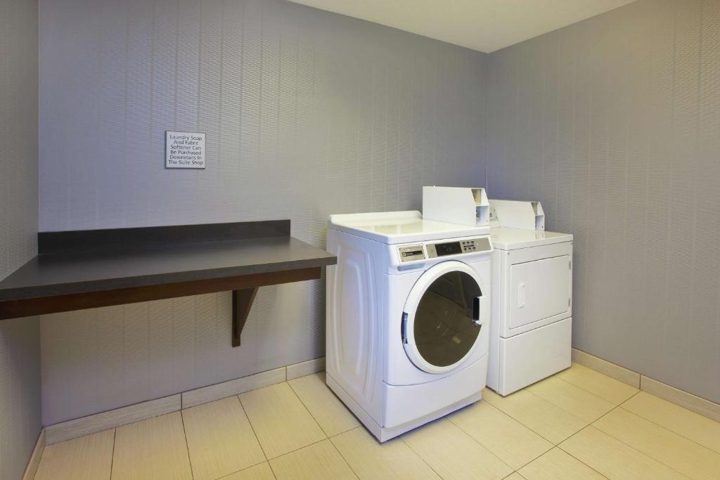 Hampton Inn & Suites - Elyria photo