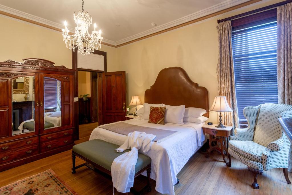 Kehoe House, Historic Inns of Savannah Collection - Juliette Gordon Low - Superior King Room