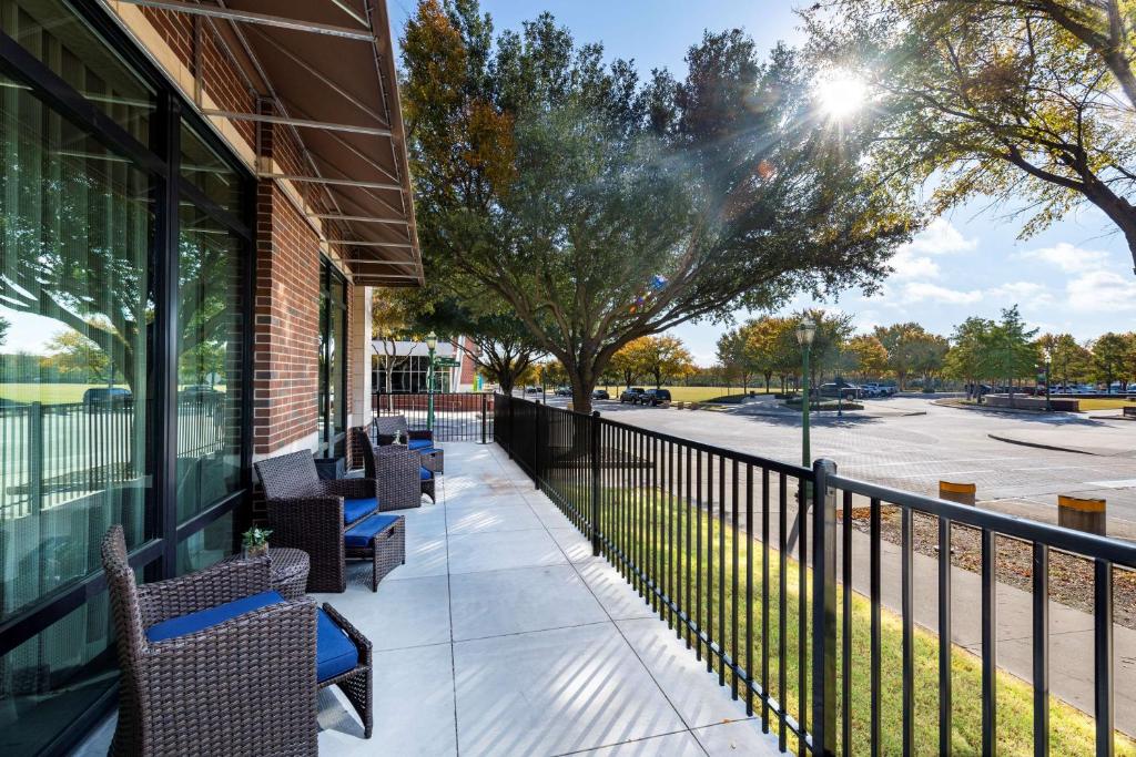 Balkón nebo terasa v ubytování Hampton Inn & Suites Keller Town Center