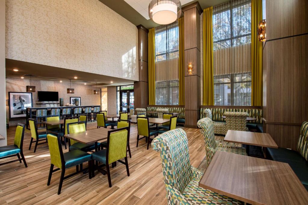 Posezení v ubytování Hampton Inn & Suites Keller Town Center
