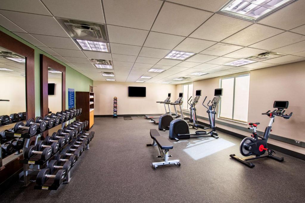 Fitness centrum a/nebo fitness zařízení v ubytování Hampton Inn & Suites Keller Town Center