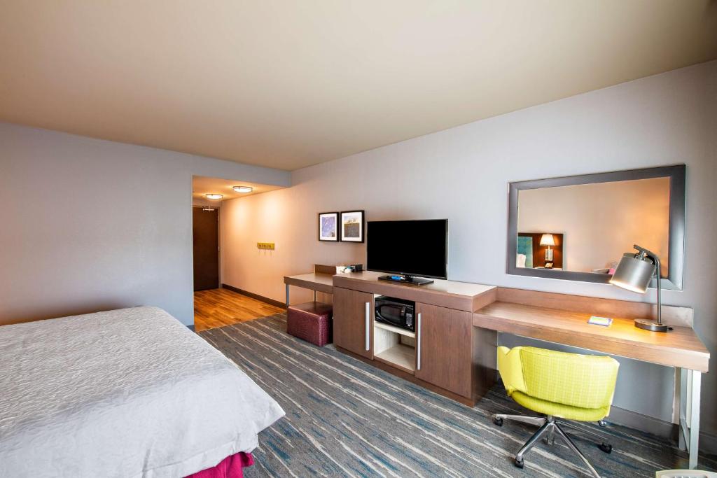 Postel nebo postele na pokoji v ubytování Hampton Inn & Suites Keller Town Center