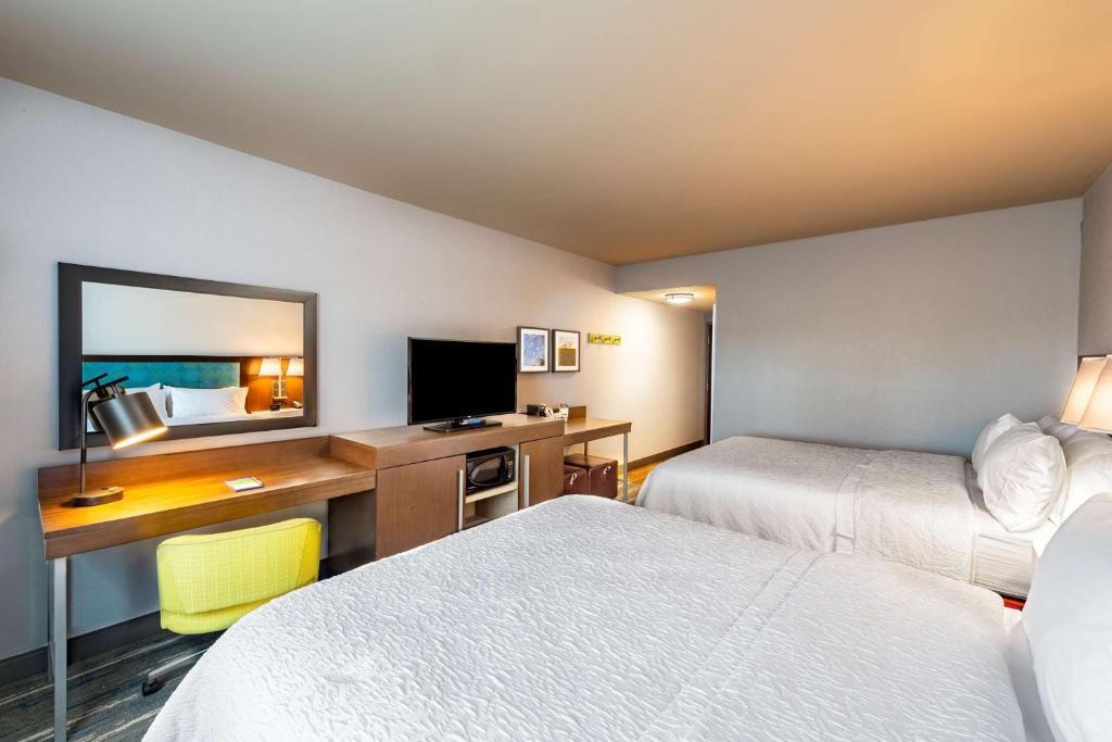 Postel nebo postele na pokoji v ubytování Hampton Inn & Suites Keller Town Center