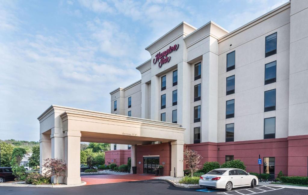 a rendering of the front of a hotel at Hampton Inn Doylestown in Warrington