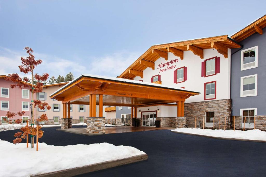a rendering of the front of a hotel in the snow at Hampton Inn & Suites Leavenworth in Leavenworth