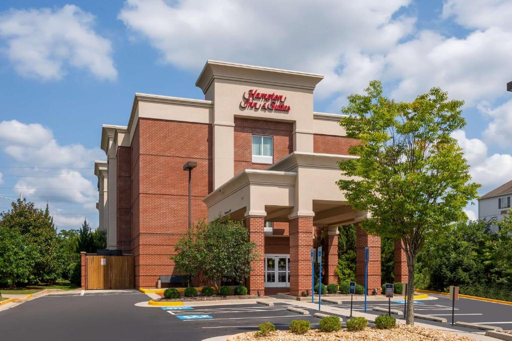a rendering of the front of a hotel at Hampton Inn & Suites Herndon-Reston in Herndon