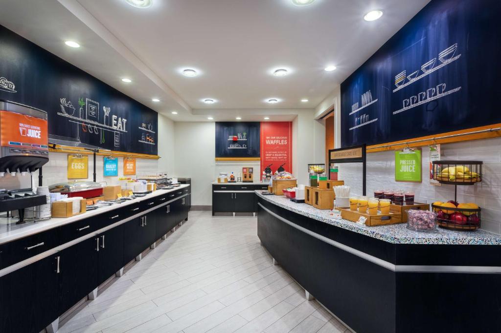 Hampton Inn & Suites Herndon-Reston photo