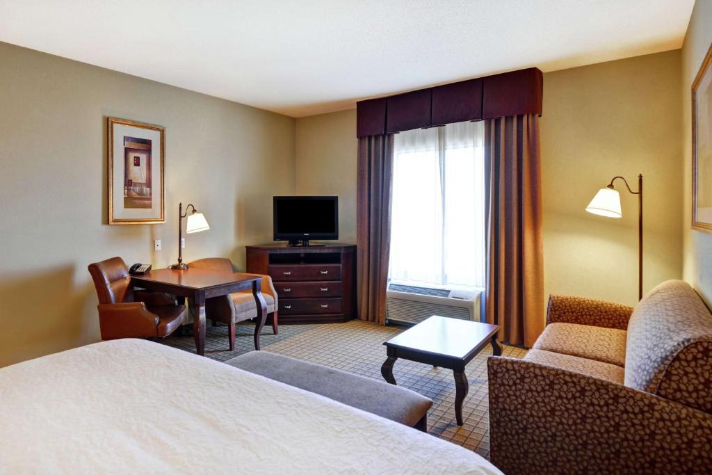 Hampton Inn and Suites Peoria at Grand Prairie - King Study Room - Niet -roken