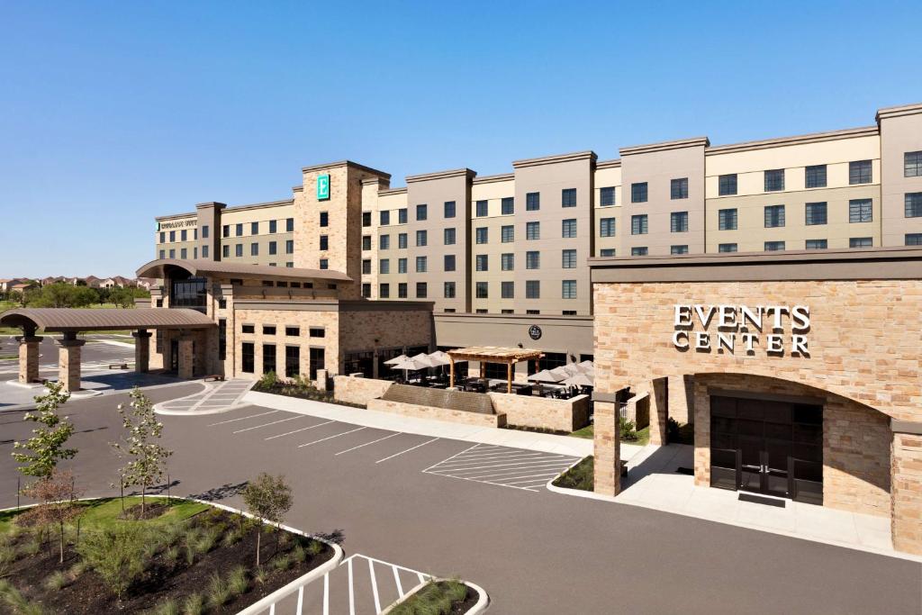 uma representação do exterior do edifício do centro de eventos em Embassy Suites San Antonio Brooks City Base Hotel & Spa em San Antonio